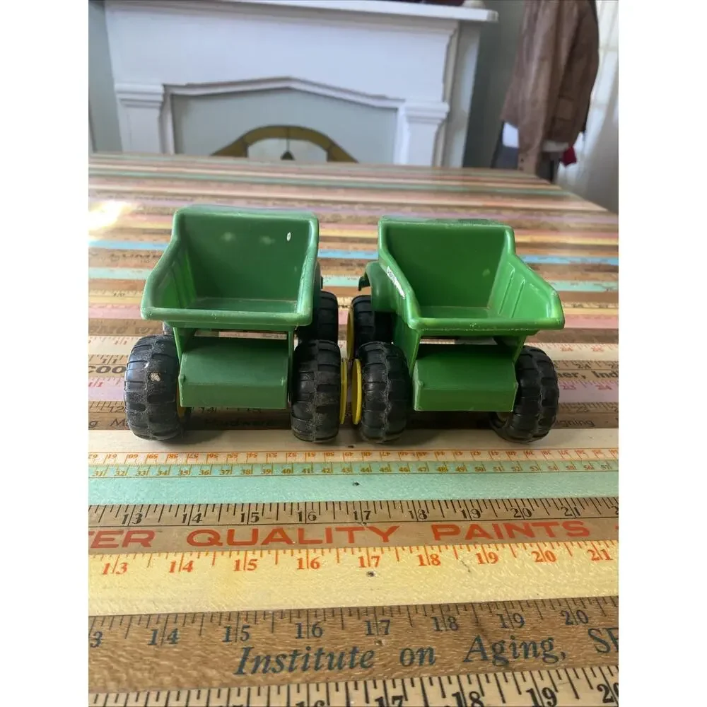 JOHN DEERE KIDS BIG SCOOP DUMP TRUCK TOY PLASTIC 6